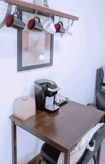 Apartment Walkable Uptown Area, King Suite, Quiet And Private *
