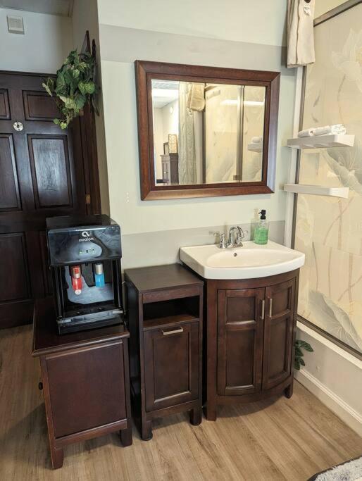 Walkable Uptown Area, King Suite, Quiet And Private Charlotte
