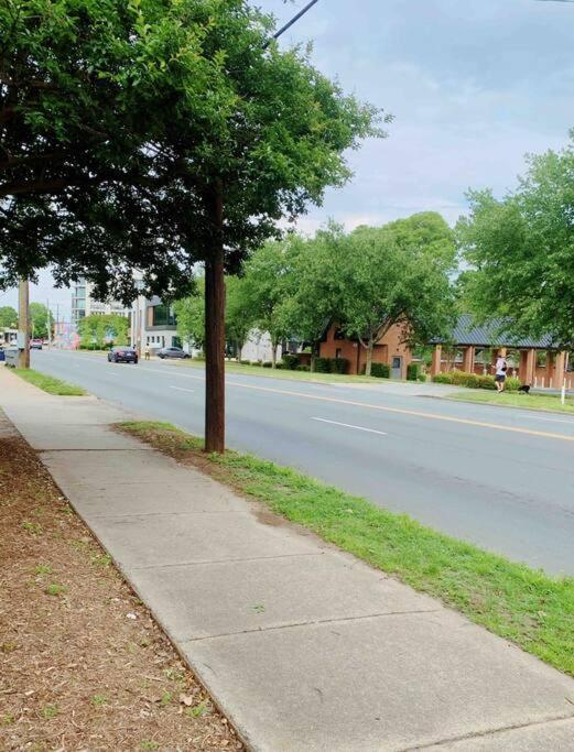 Walkable Uptown Area, King Suite, Quiet And Private Charlotte