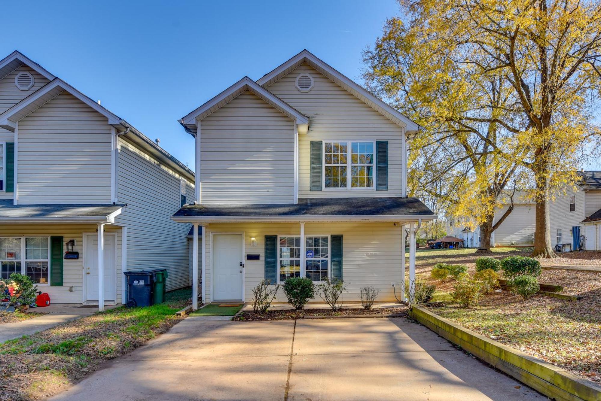 Holiday home Uptown Townhome With Hot Tub *