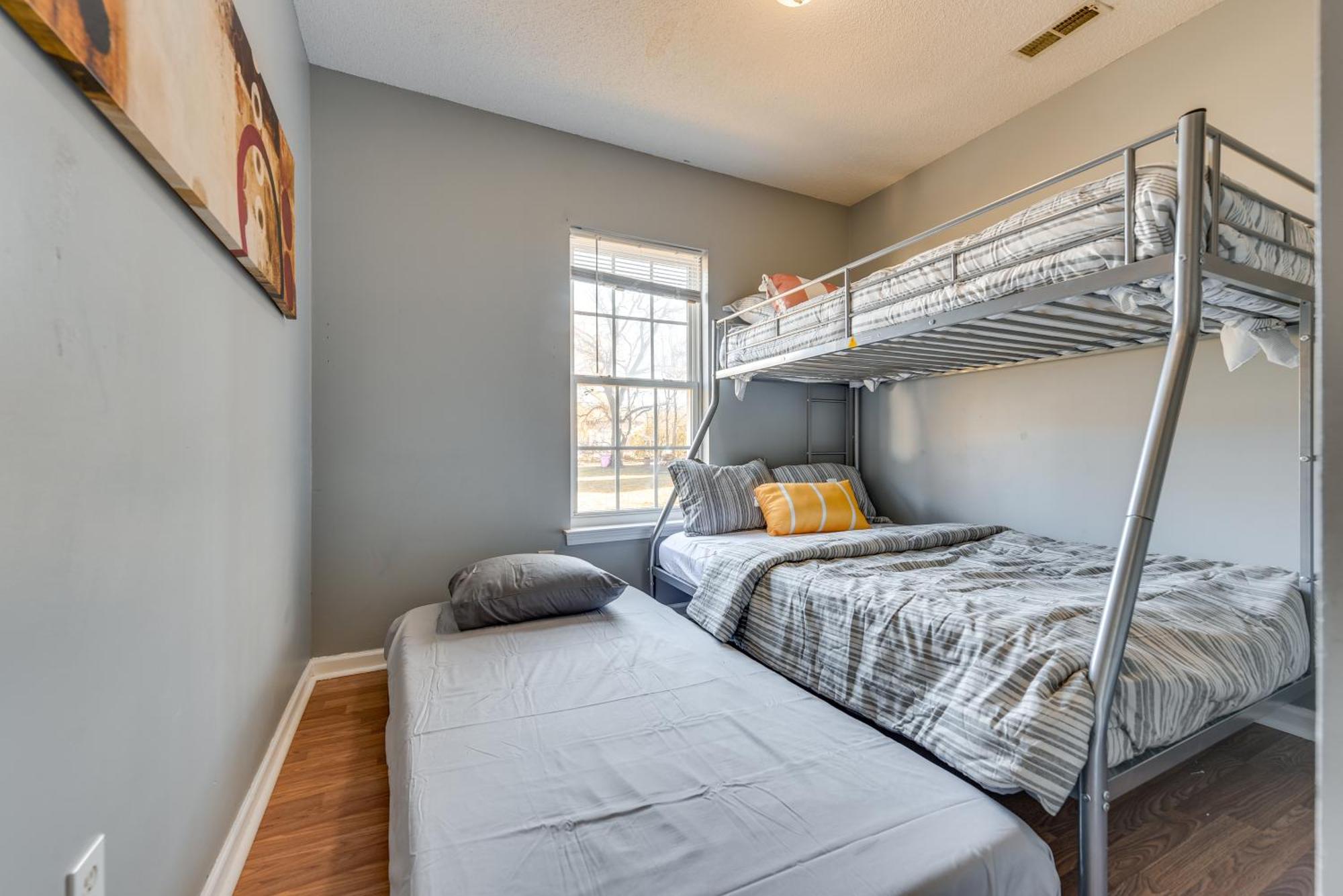 Uptown Townhome With Hot Tub Holiday home Charlotte