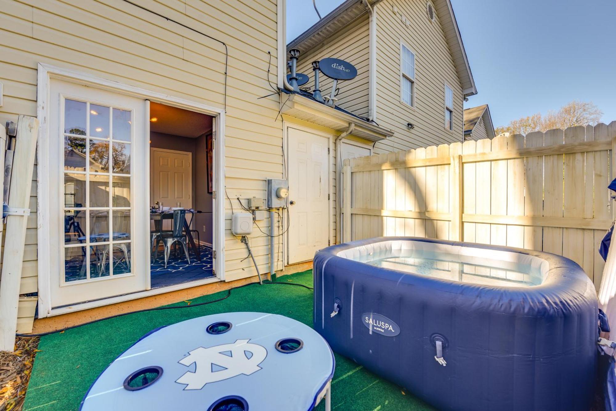 Uptown Townhome With Hot Tub *
