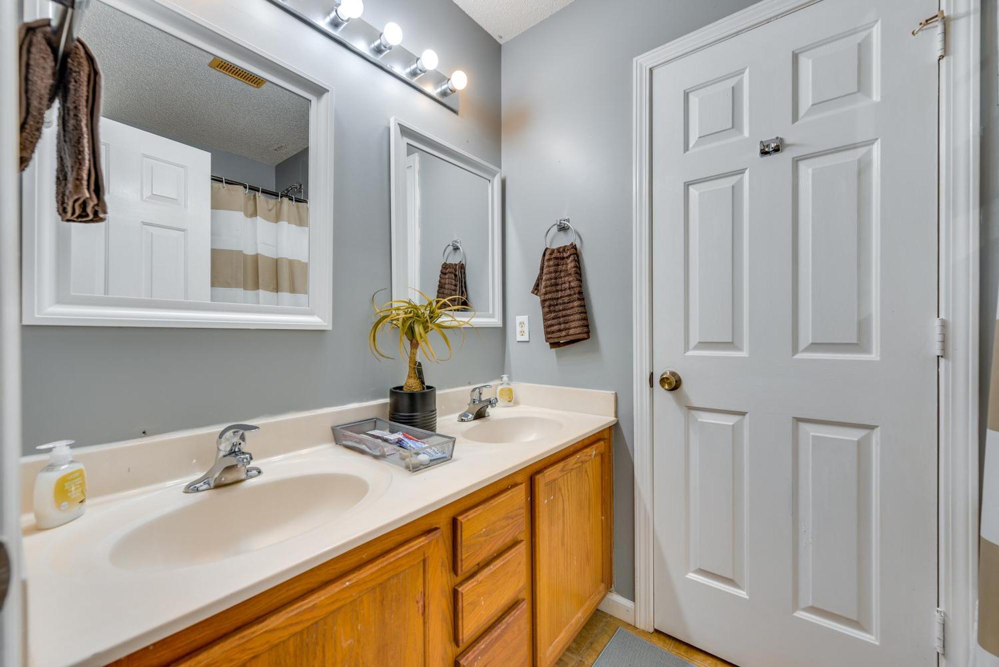 Uptown Townhome With Hot Tub Charlotte