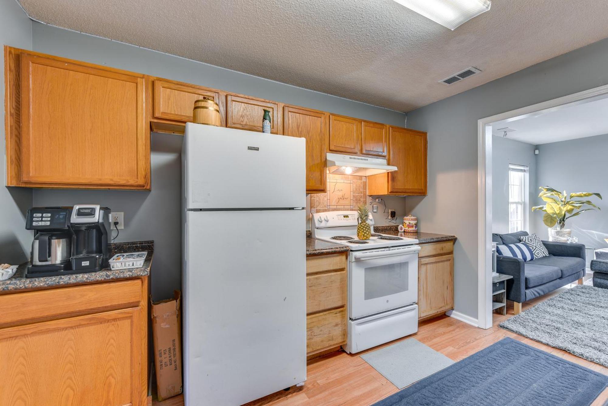 Uptown Townhome With Hot Tub Holiday home
