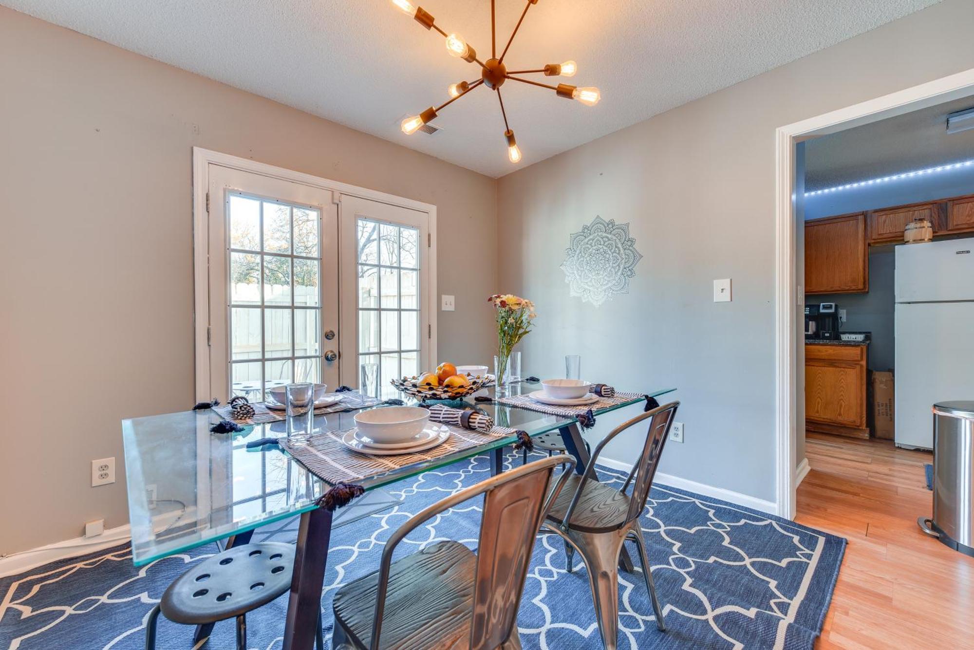Uptown Townhome With Hot Tub *