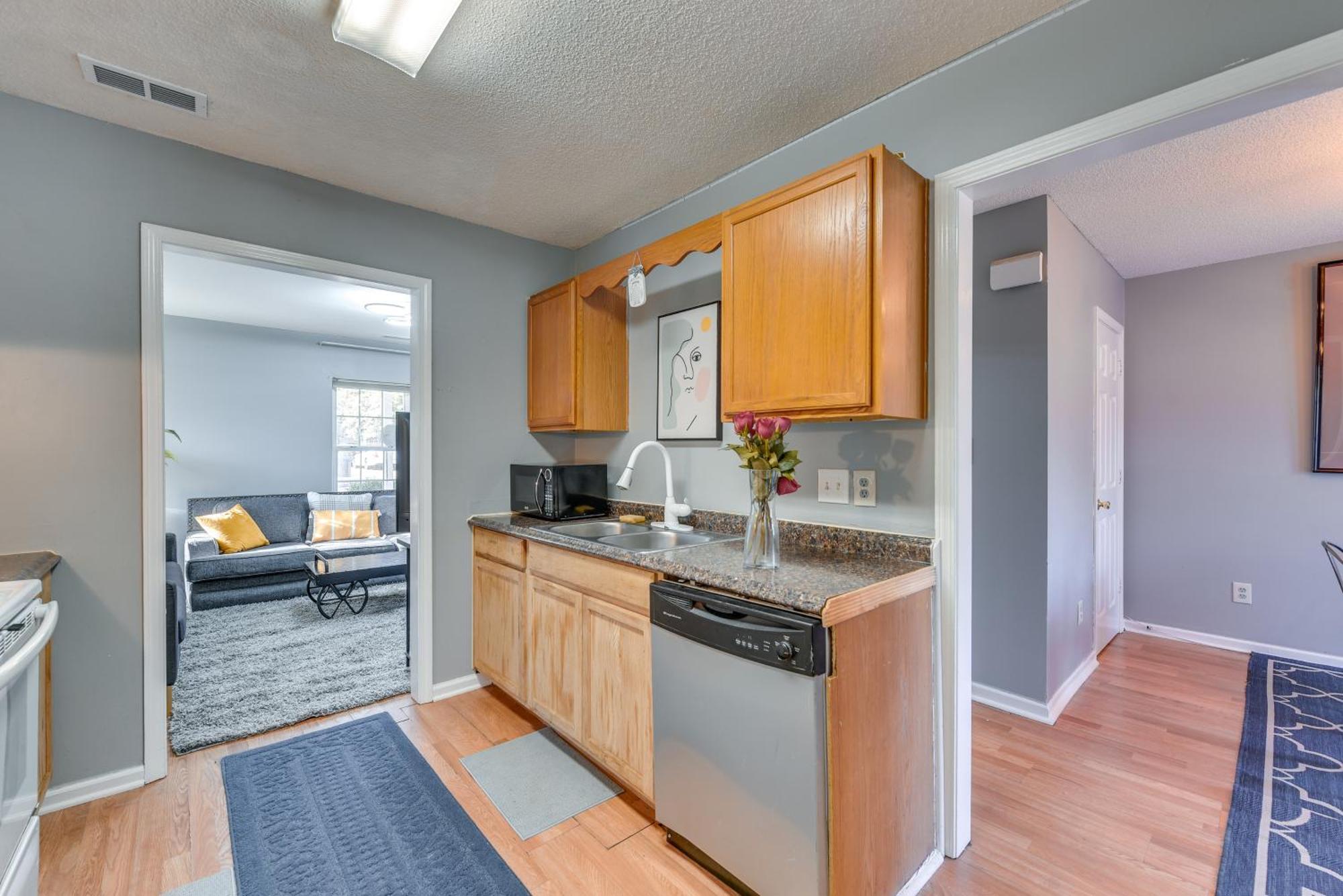 Uptown Townhome With Hot Tub