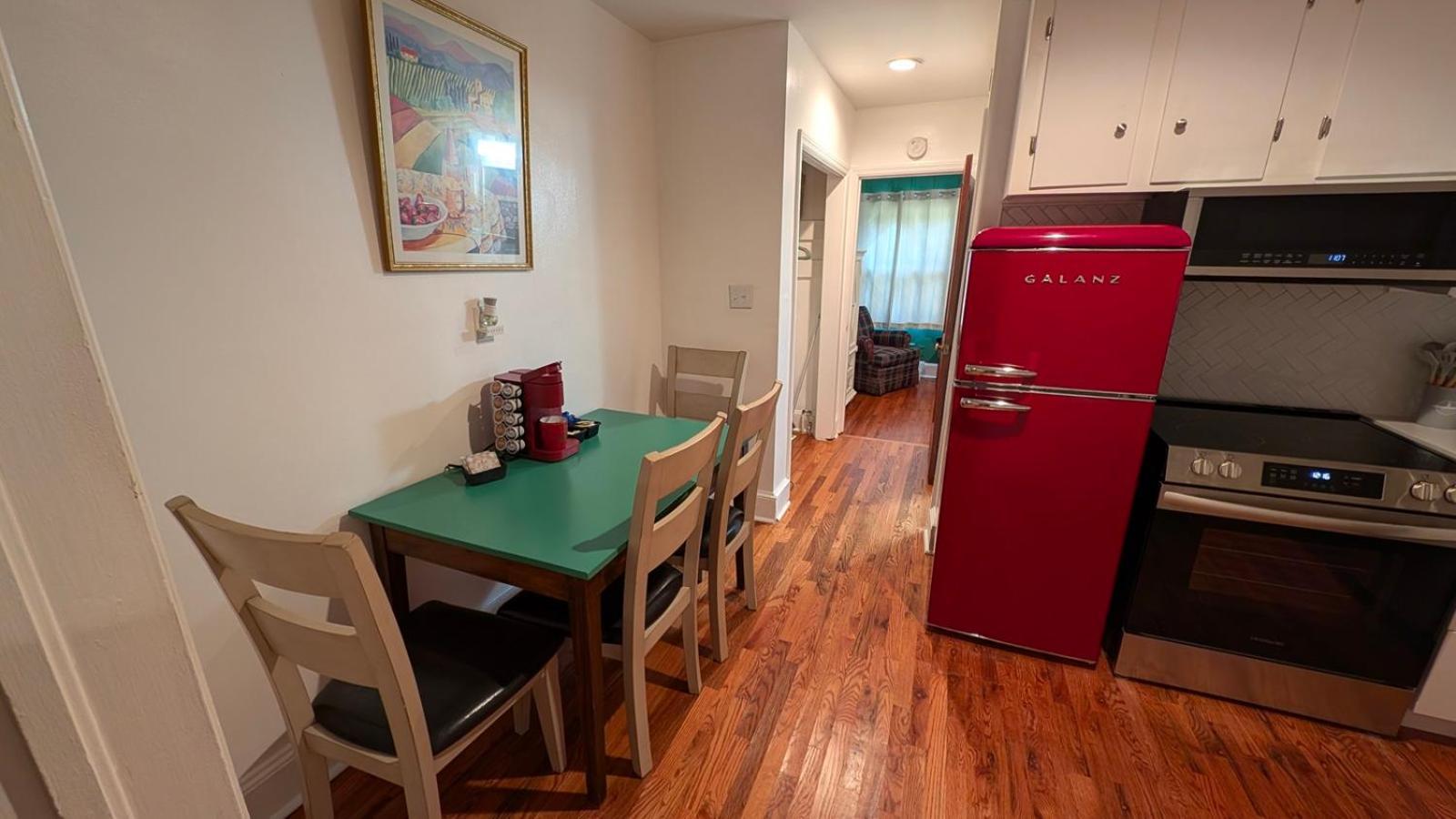 Plaid Pad - Stylish Retreat 12 Min To Airport & Downtown Apartment *