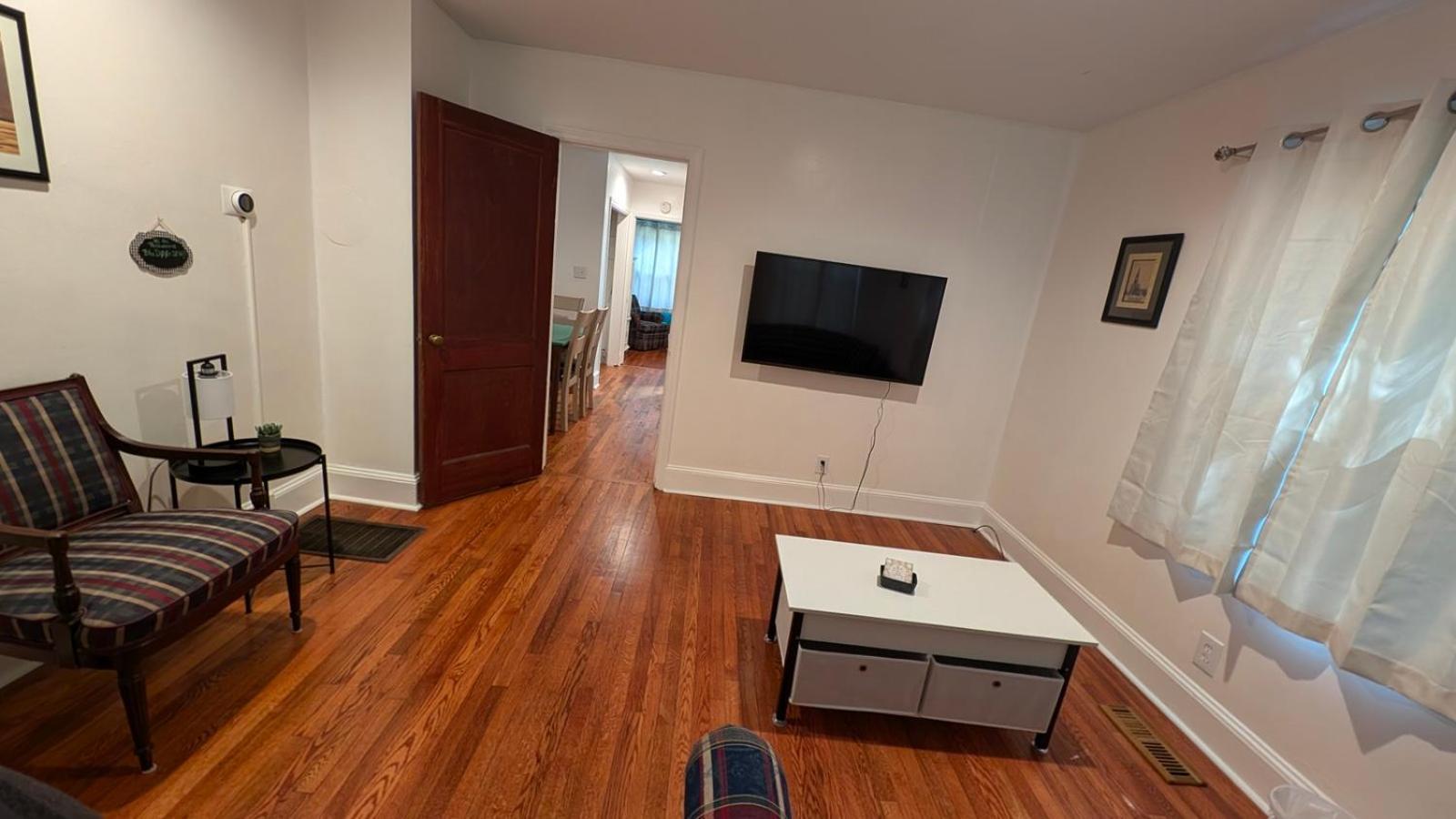 Apartment Plaid Pad - Stylish Retreat 12 Min To Airport & Downtown