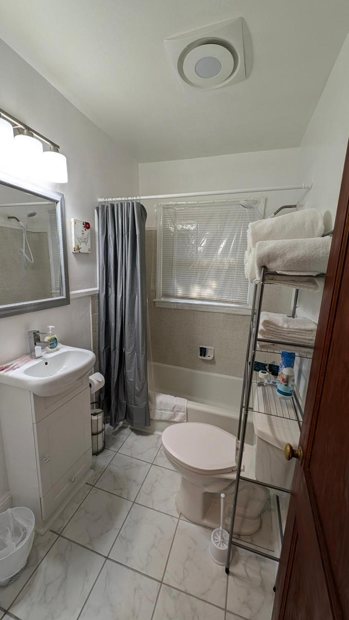 Plaid Pad - Stylish Retreat 12 Min To Airport & Downtown *