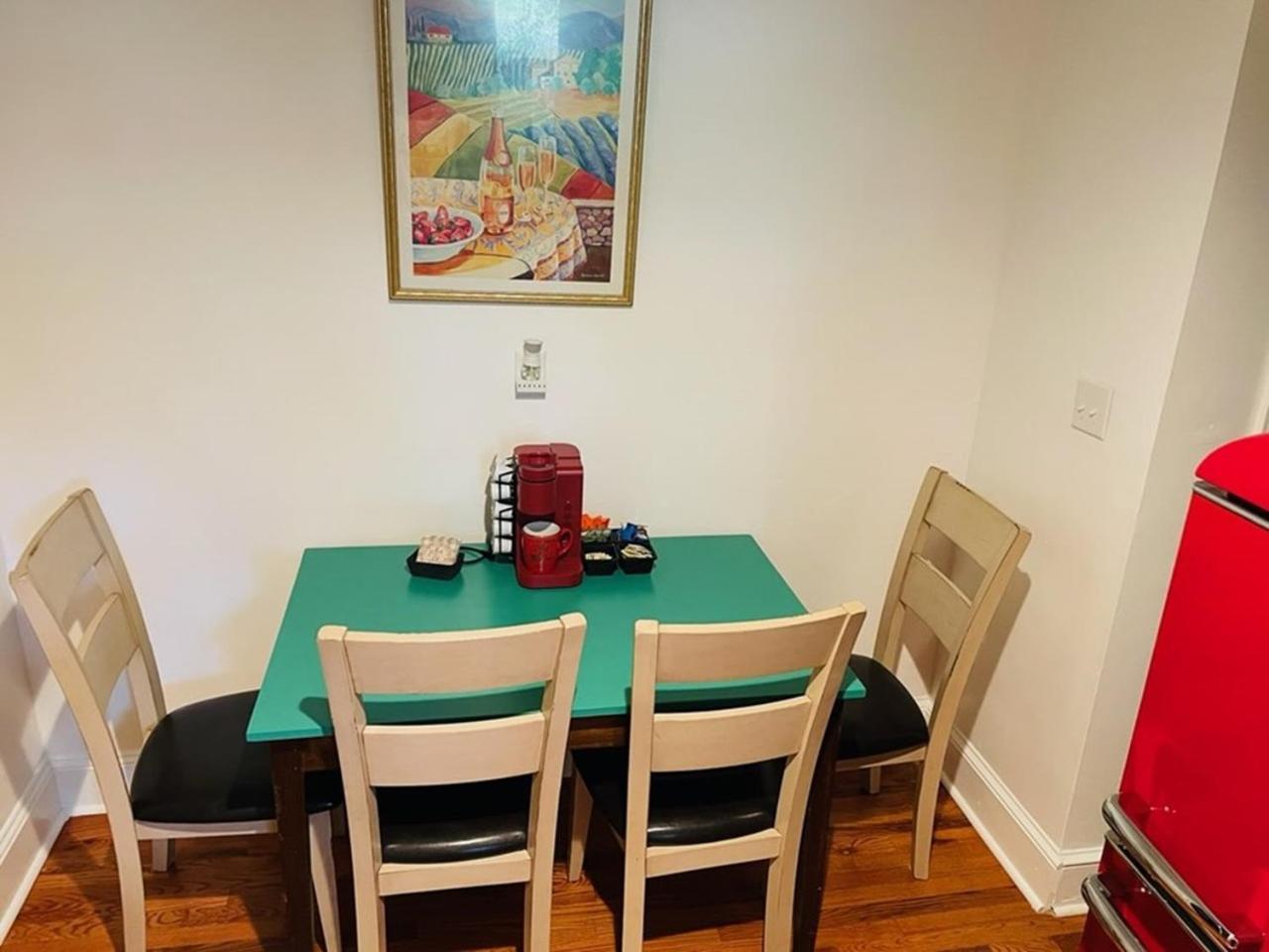 Apartment Plaid Pad - Stylish Retreat 12 Min To Airport & Downtown