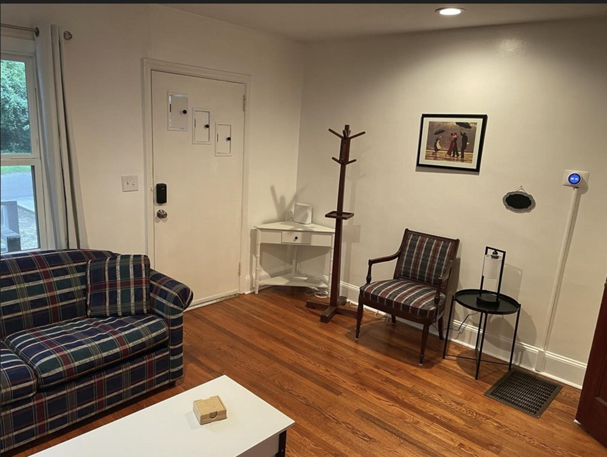 Apartment Plaid Pad - Stylish Retreat 12 Min To Airport & Downtown *