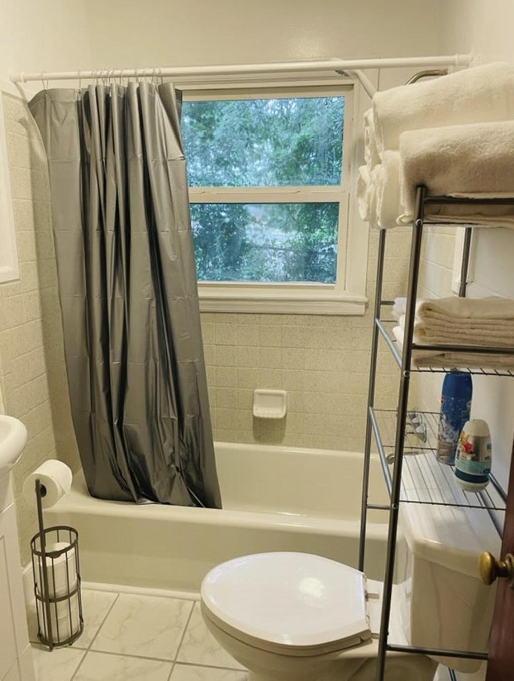 Apartment Plaid Pad - Stylish Retreat 12 Min To Airport & Downtown