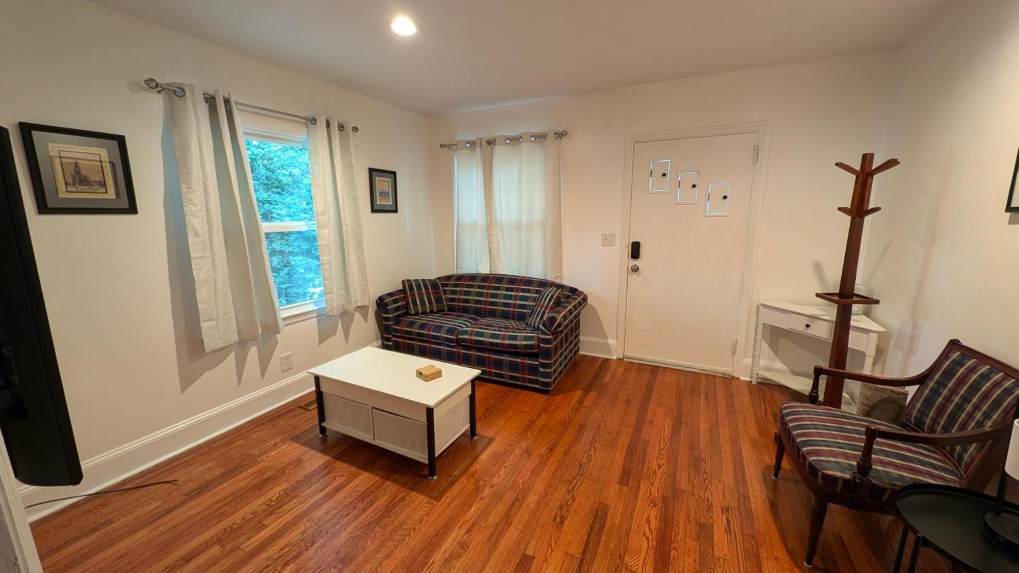 Plaid Pad - Stylish Retreat 12 Min To Airport & Downtown Apartment Charlotte