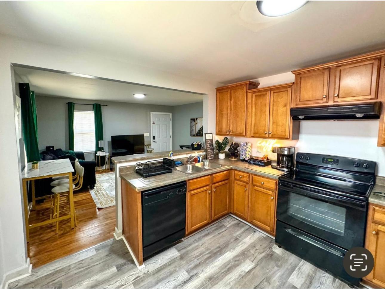 Padgett Paradise Apartment