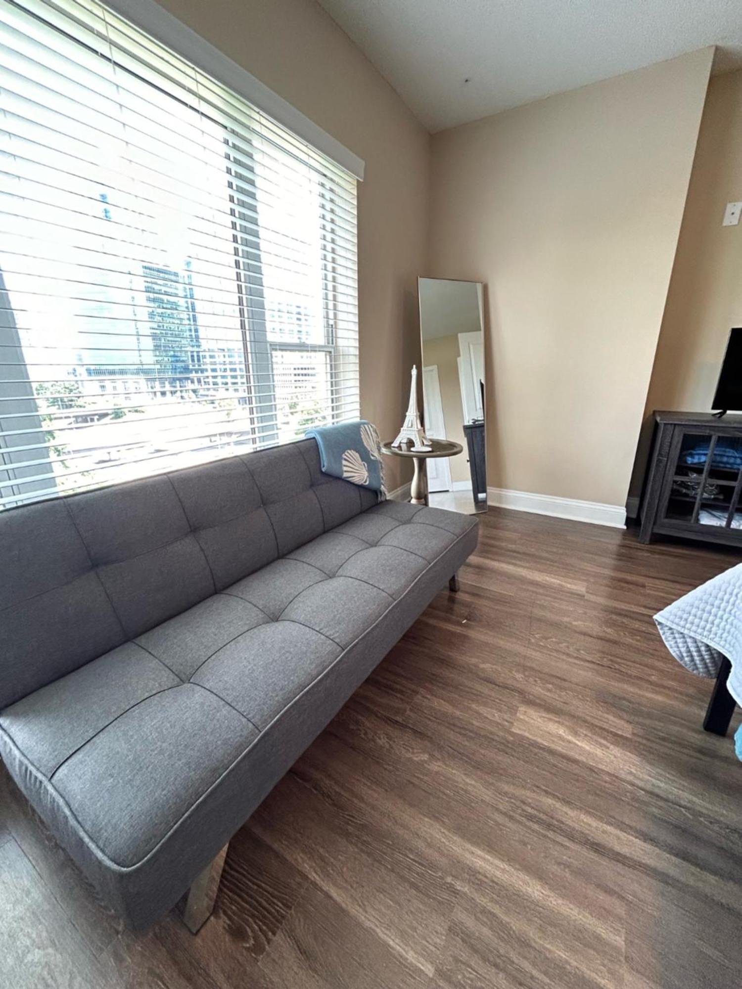 Spacious 2 Bedroom 2 Bathroom With Balcony In Uptown Charlotte! Views & Free Parking! Apartment *