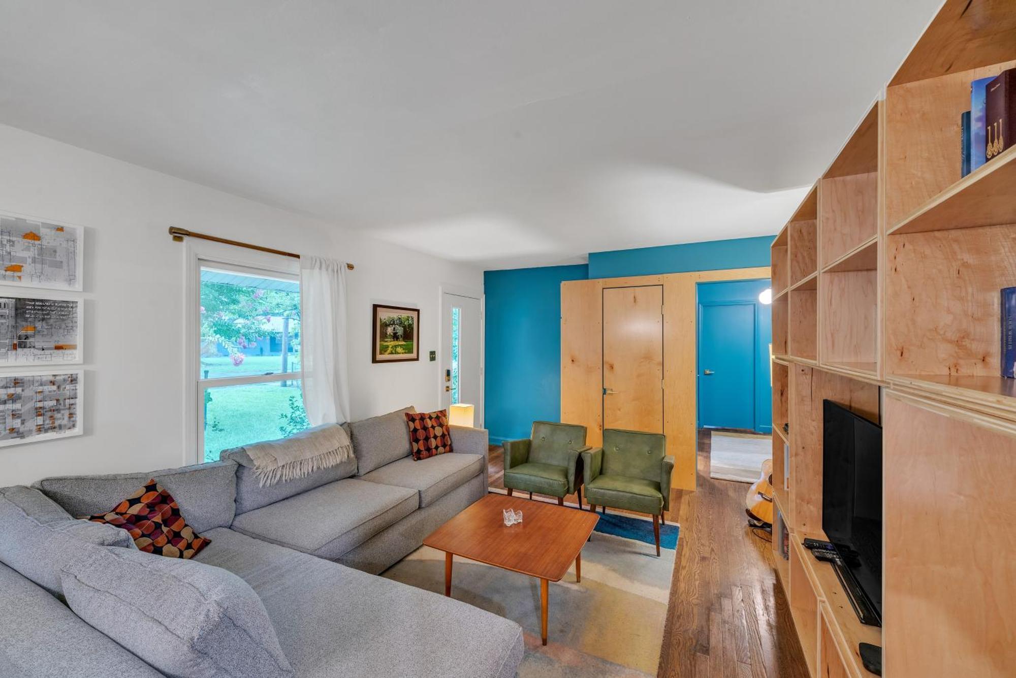 Charming Mid-century Modern In Shannon Park *