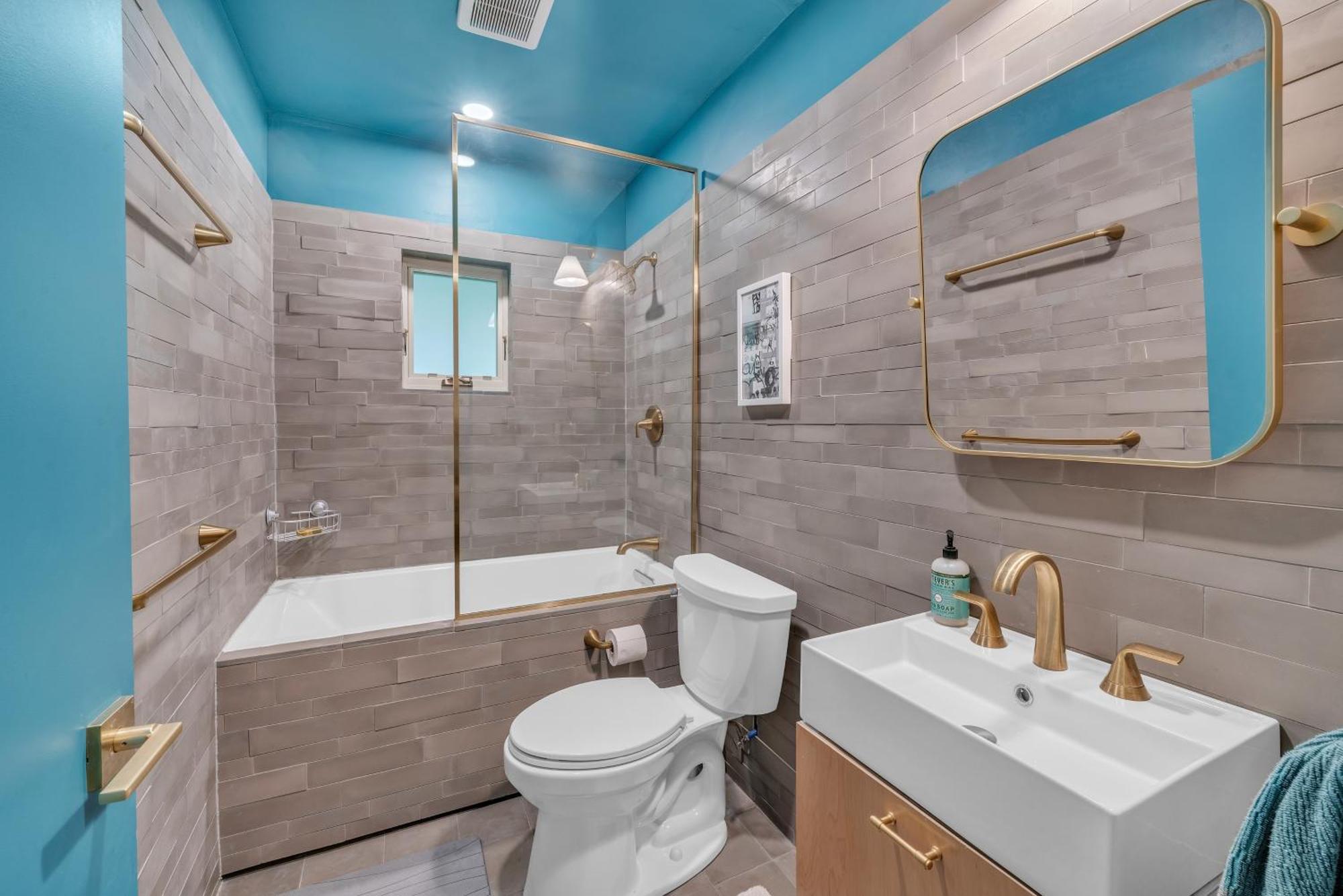 Charming Mid-century Modern In Shannon Park *