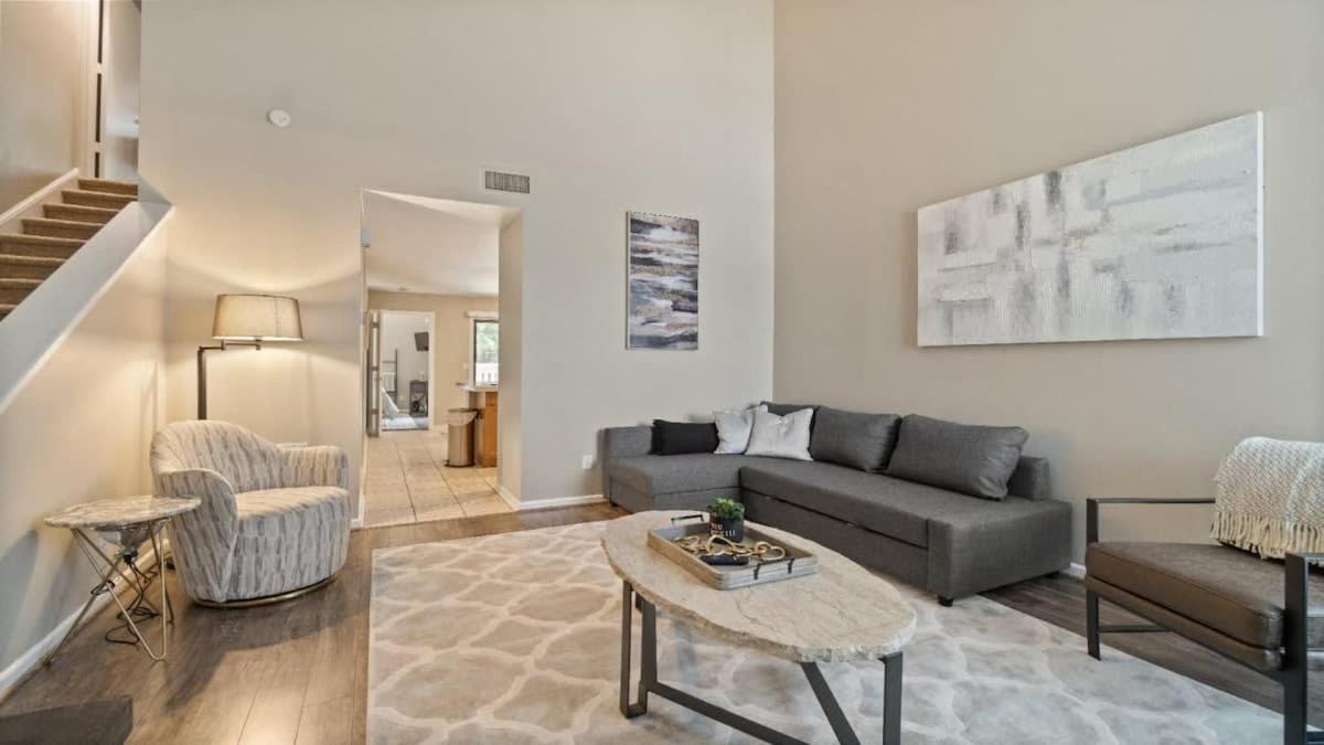 Gorgeous 2 Bedroom Near Carowinds - Patio - Pool *