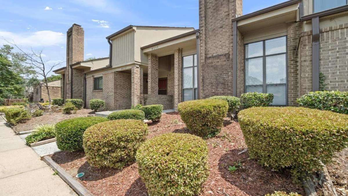 Gorgeous 2 Bedroom Near Carowinds - Patio - Pool