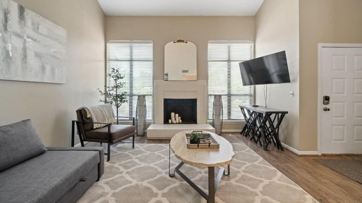 Gorgeous 2 Bedroom Near Carowinds - Patio - Pool *