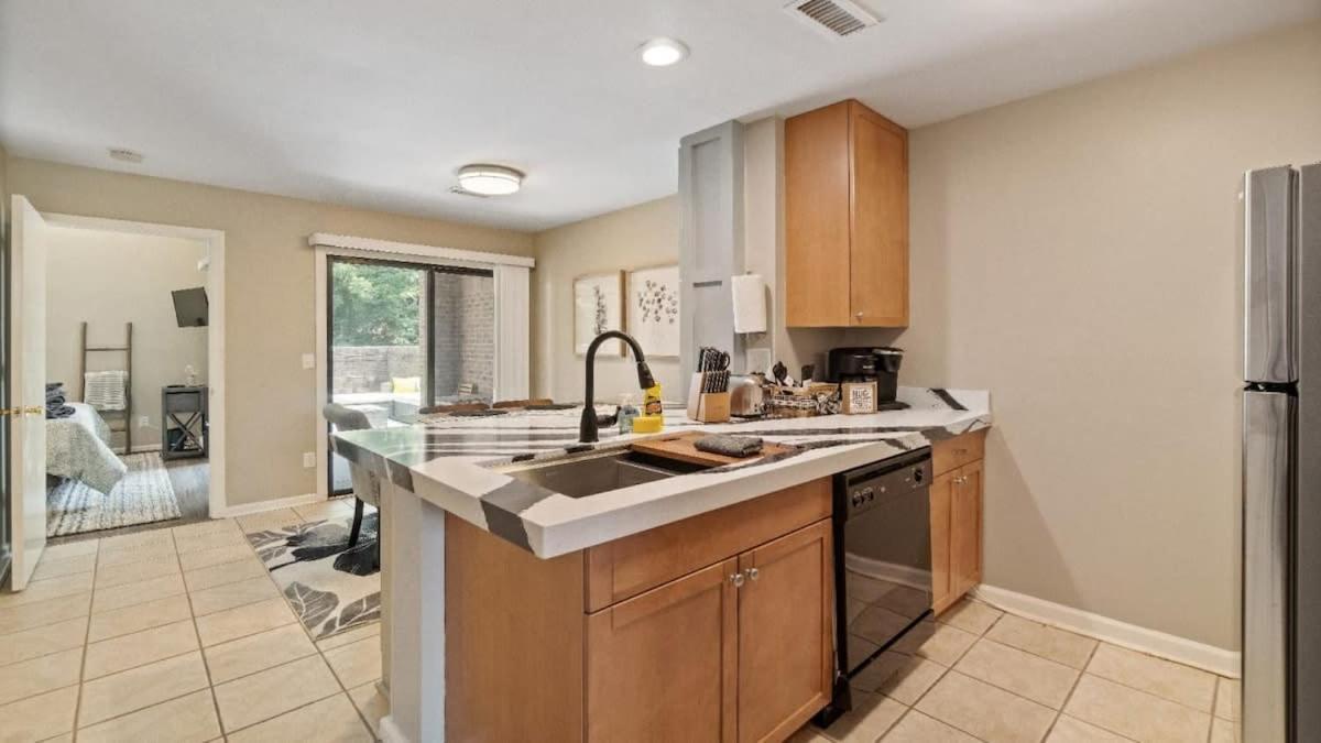 Gorgeous 2 Bedroom Near Carowinds - Patio - Pool Holiday home