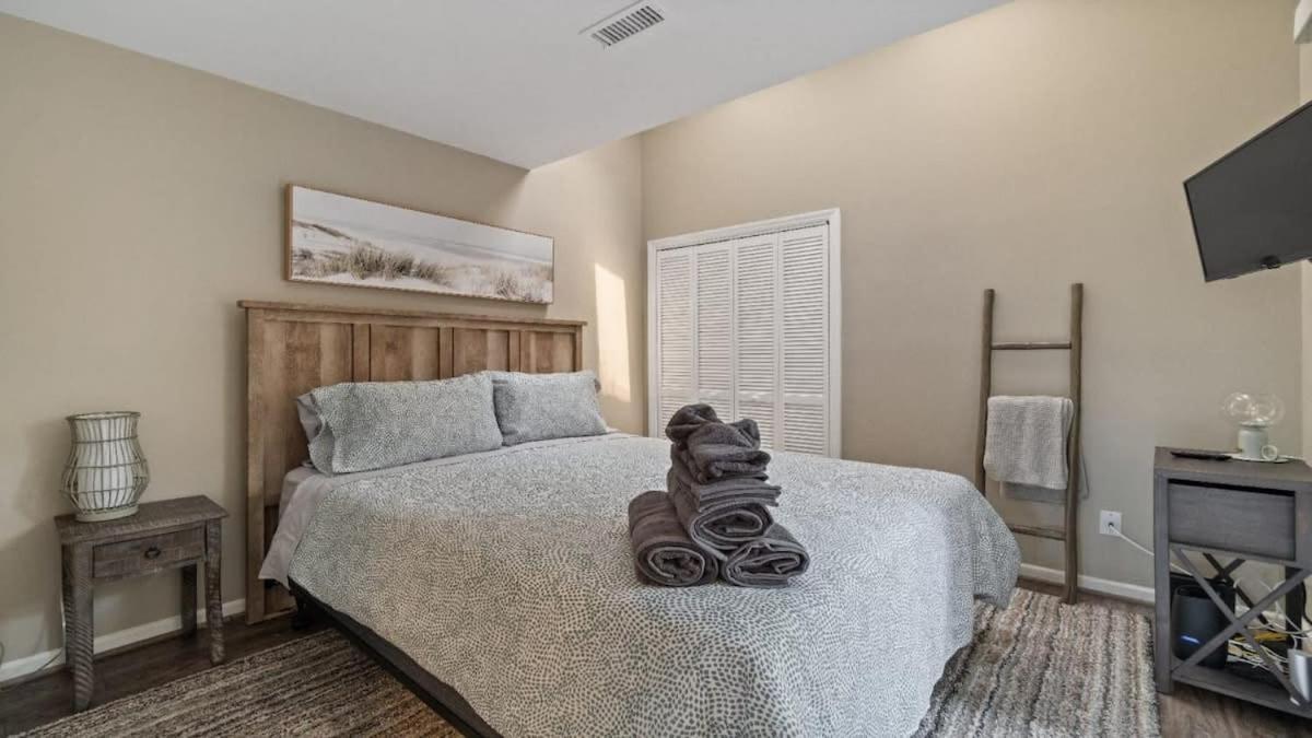 Holiday home Gorgeous 2 Bedroom Near Carowinds - Patio - Pool