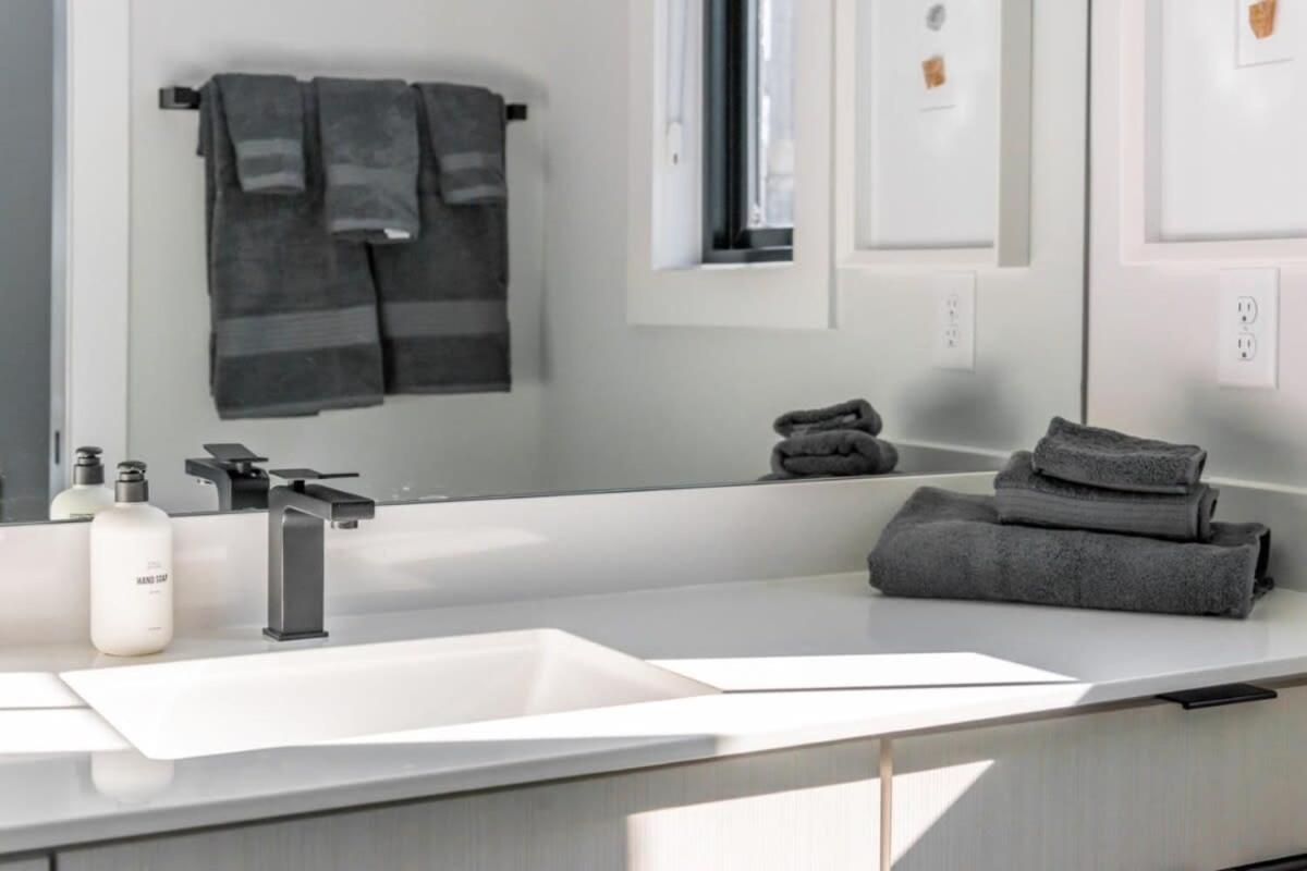 Minter Teal With Rooftop Balcony Holiday home Charlotte