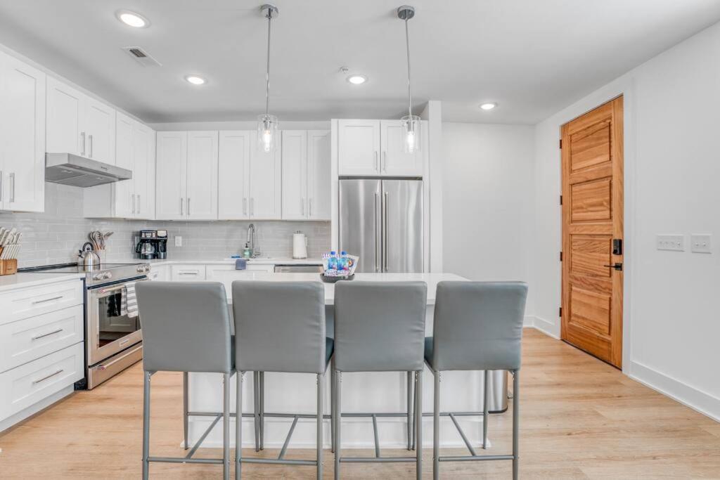Spacious 3br Oasis On Grandin Road
