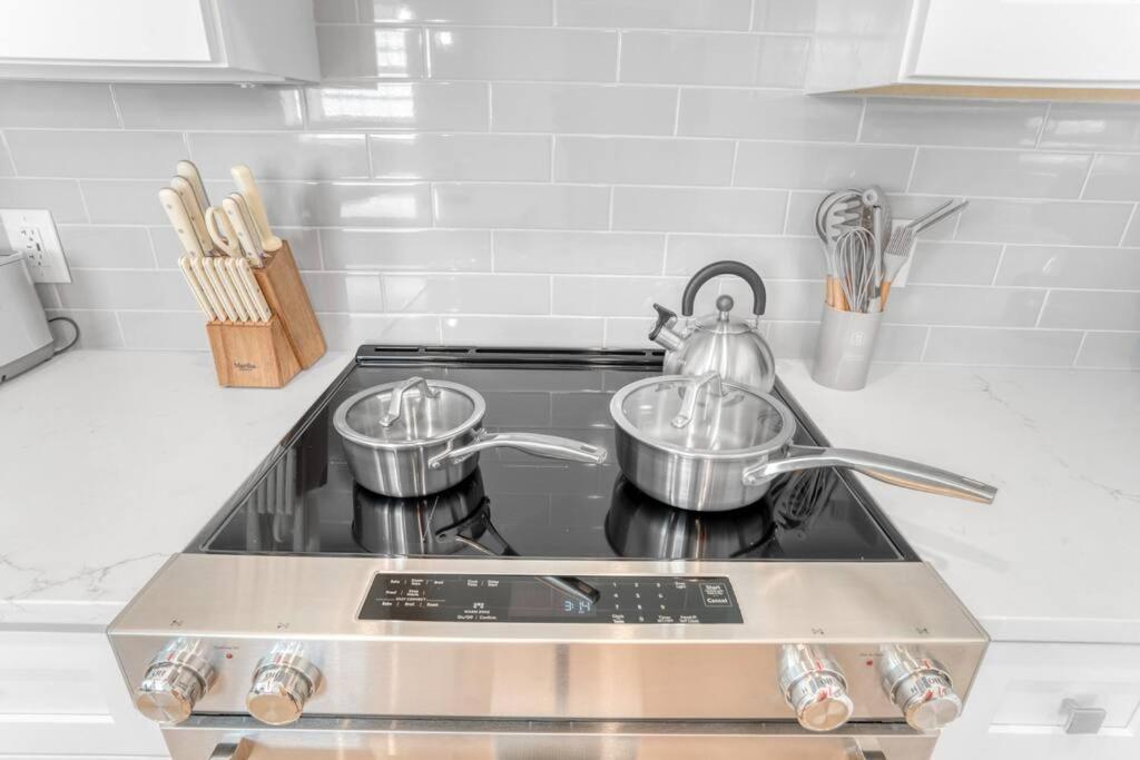 Spacious 3br Oasis On Grandin Road Apartment *