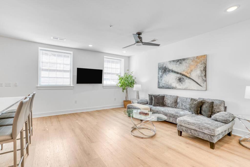 Spacious 3br Oasis On Grandin Road Apartment *