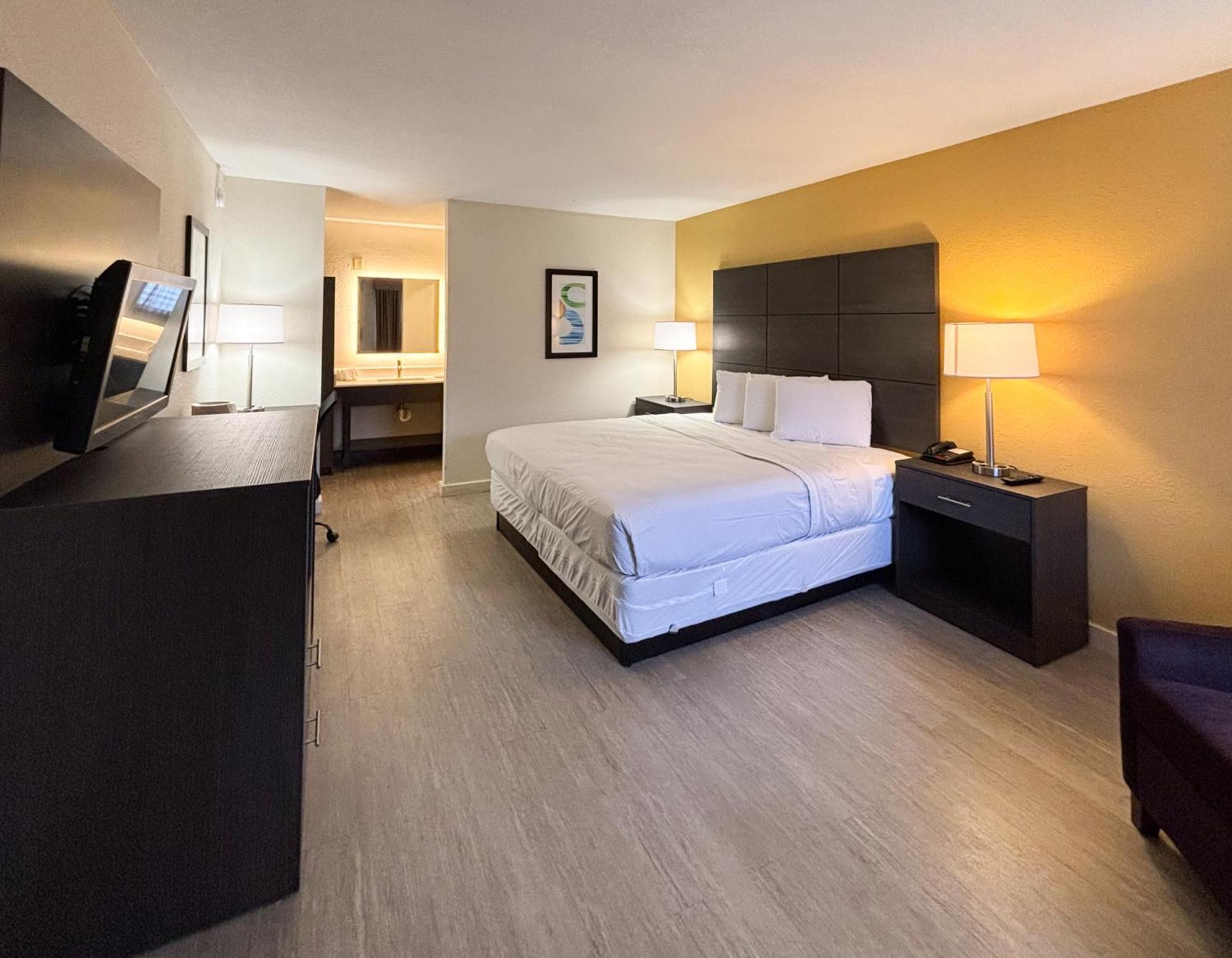 Hotel 6 Charlotte, Nc Northlake 4*
