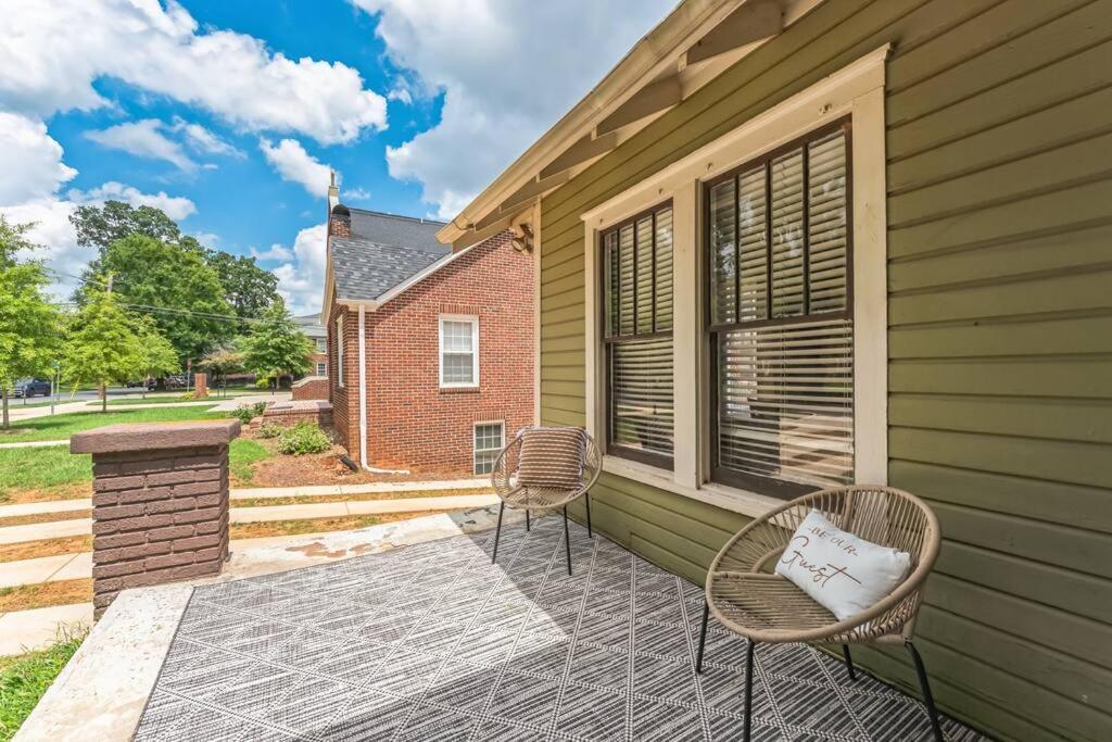 Spacious & Stylish 4br W Fireplace-up To 12 People Charlotte
