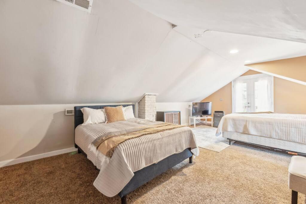 Holiday home Spacious & Stylish 4br W Fireplace-up To 12 People *