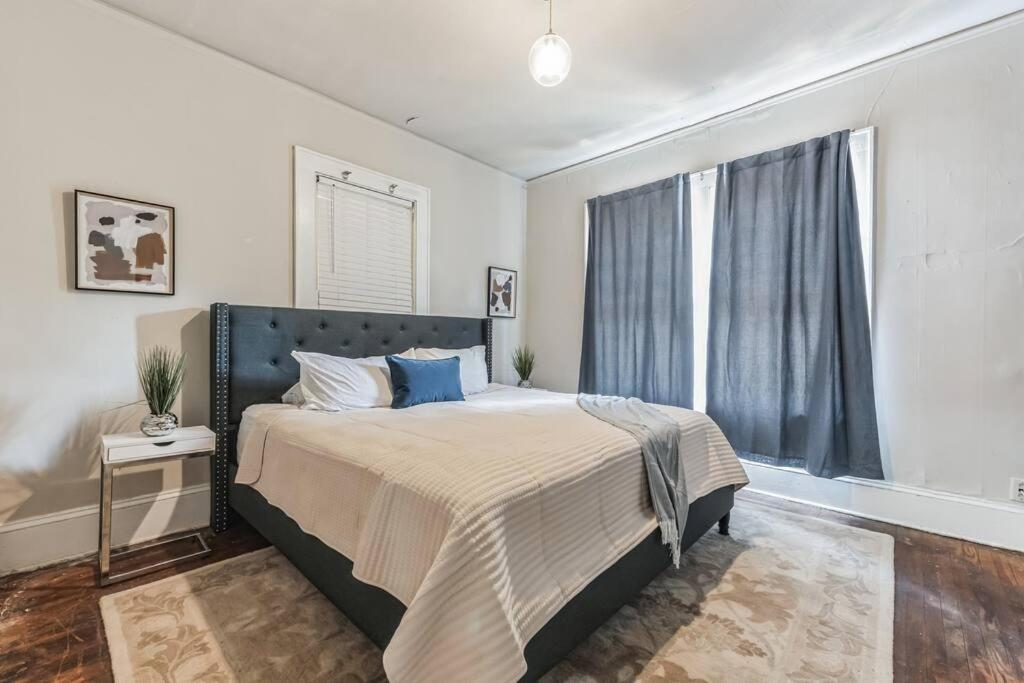 Spacious & Stylish 4br W Fireplace-up To 12 People Holiday home Charlotte