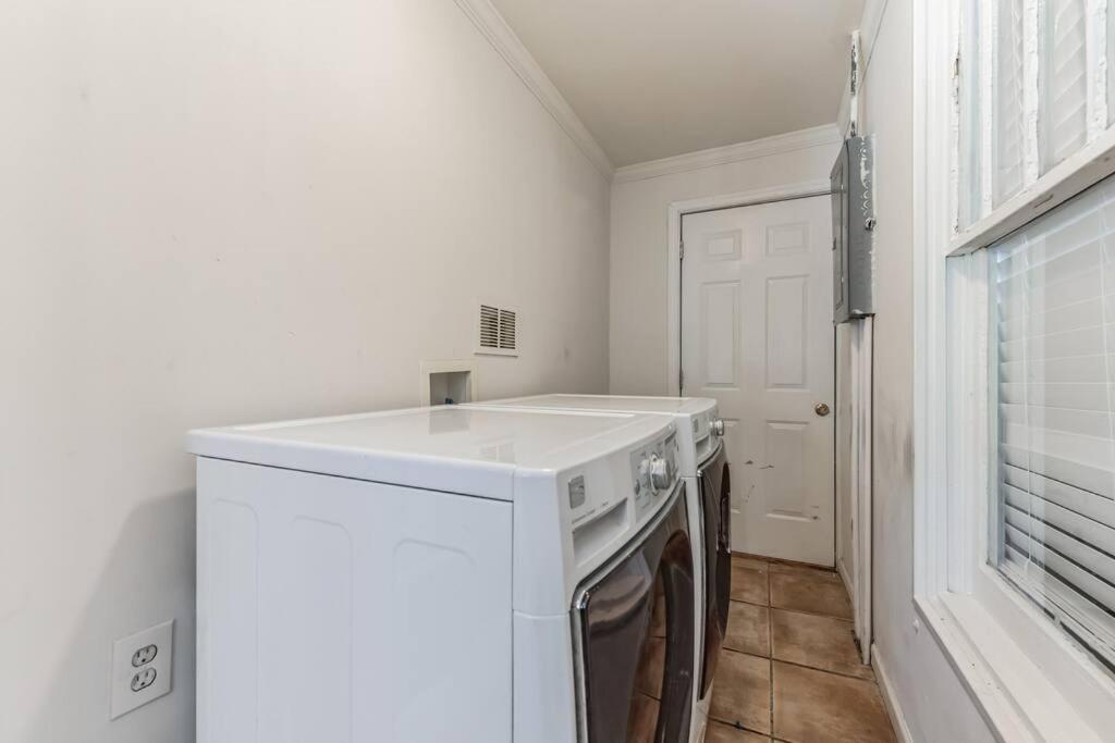 Holiday home Spacious & Stylish 4br W Fireplace-up To 12 People Charlotte