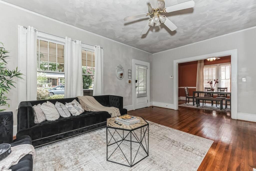 Spacious & Stylish 4br W Fireplace-up To 12 People Charlotte