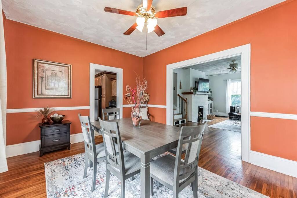 Spacious & Stylish 4br W Fireplace-up To 12 People *