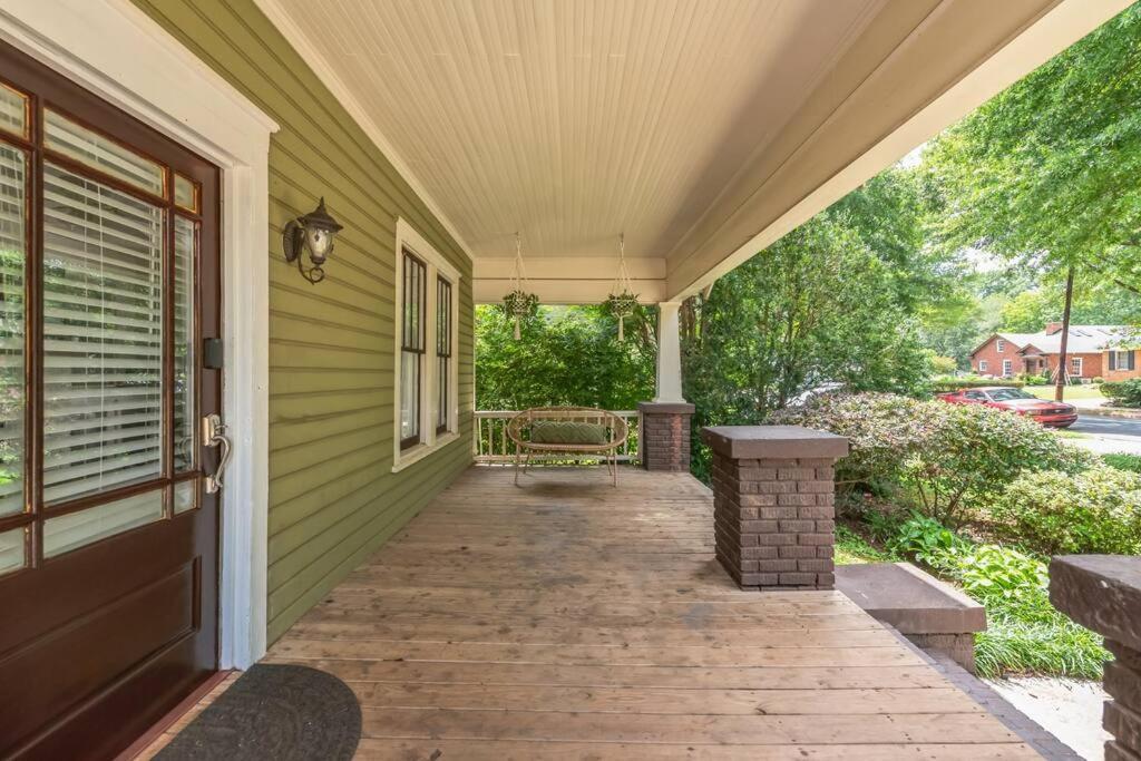 Spacious & Stylish 4br W Fireplace-up To 12 People * Charlotte