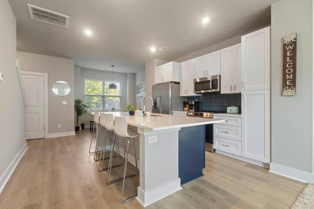Brand New Build 10 Min- Uptown Holiday home Charlotte