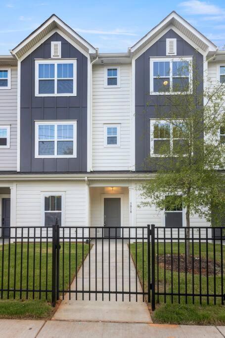Brand New Build 10 Min- Uptown Holiday home Charlotte