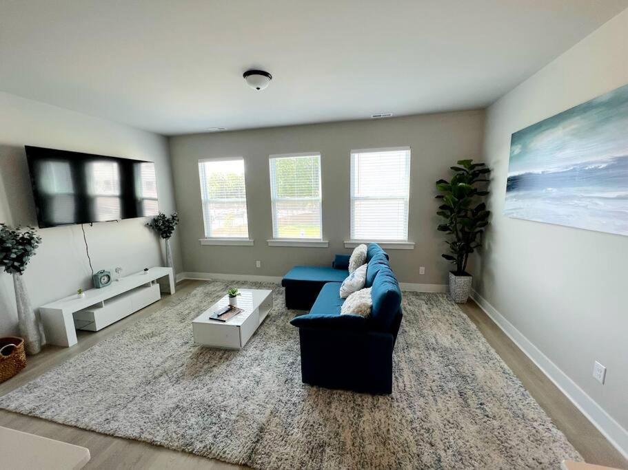 Brand New Build 10 Min- Uptown Holiday home