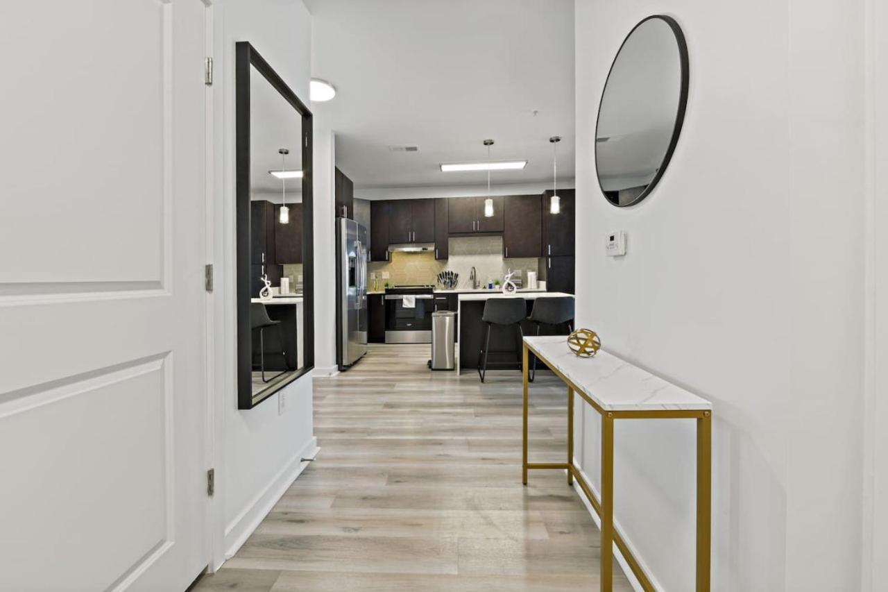 Unique 1bd - 5 Min Dt, Gym, Parking, W-d - Sleeps 6 Apartment *