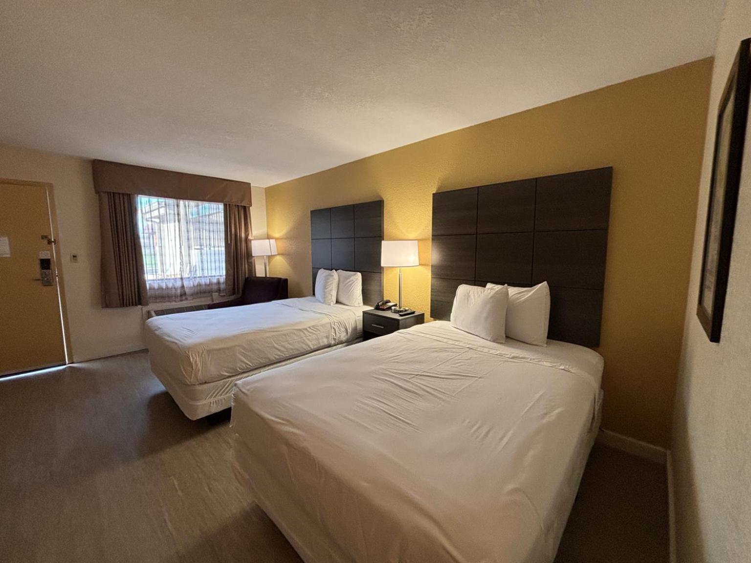 6 Charlotte, Nc Northlake Hotel *