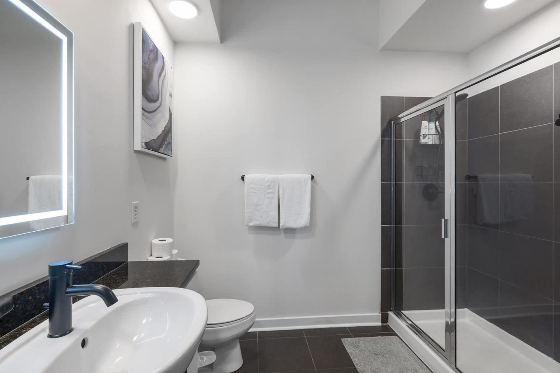 Spacious 2bd With Private Balcony And Free Parking 2 Charlotte