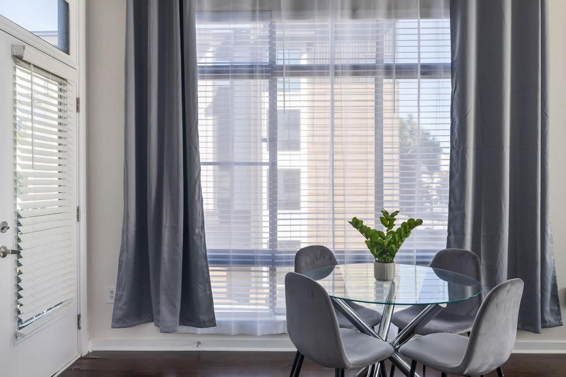 Spacious 2bd With Private Balcony And Free Parking 2