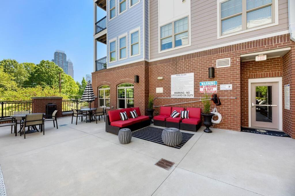 Chic Uptown Unit With Gym, Pool Charlotte