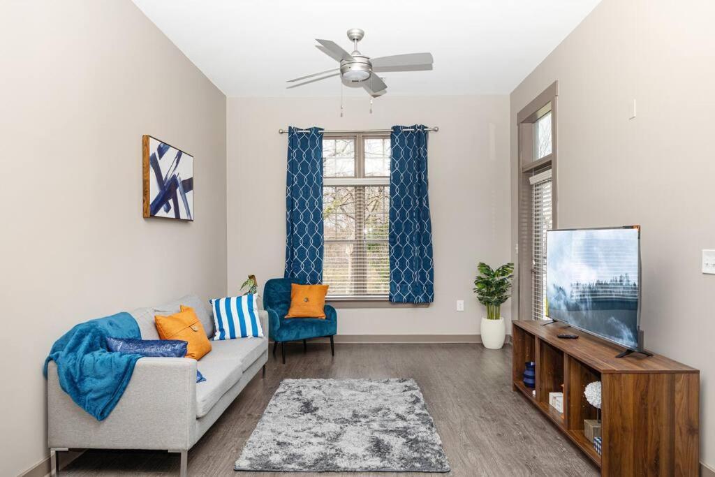 Apartment Chic Uptown Unit With Gym, Pool *