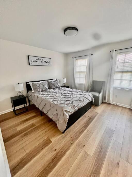Modern Oasis Close To South End Apartment