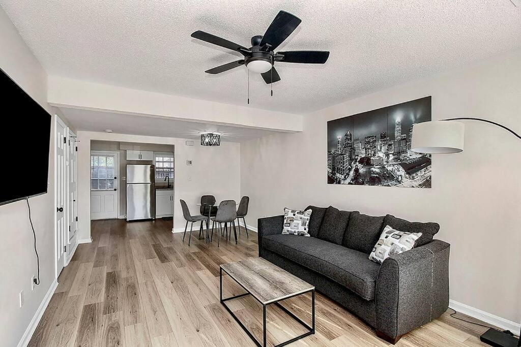 Modern Oasis Close To South End Apartment