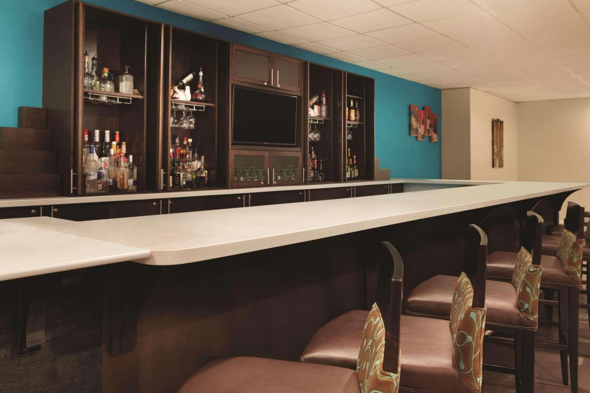 Hotel Radisson Airport 3*
